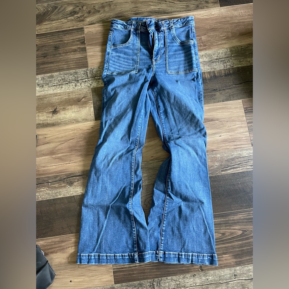 American Eagle Super High Rise Flare 10 and 29 inch inseam